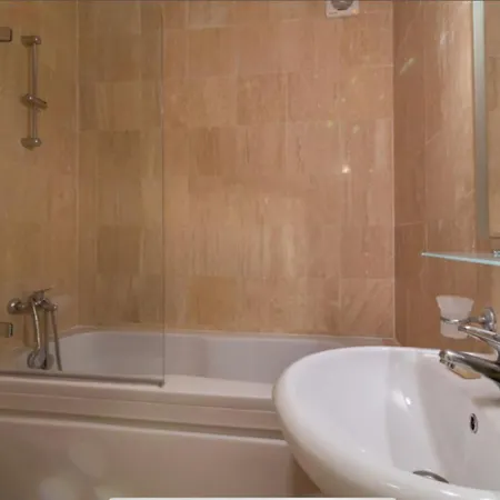 5 With Sea Views And Private Pool And Garden