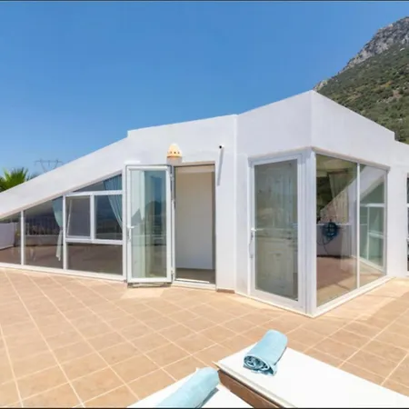 5 With Sea Views And Private Pool And Garden Villa *
