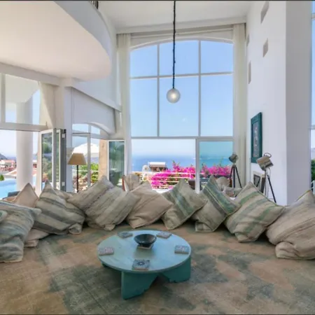 5 With Sea Views And Private Pool And Garden